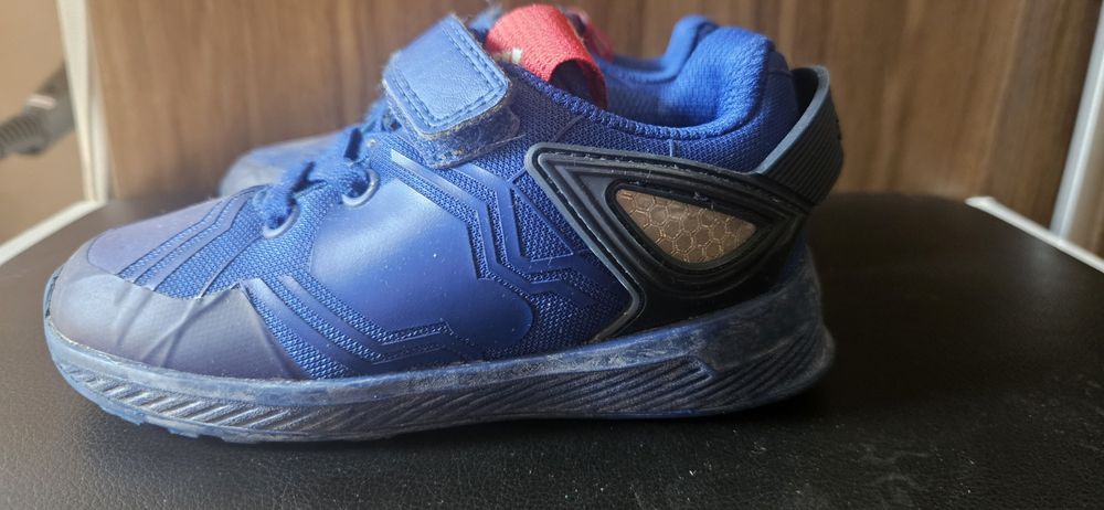 Страхотни детски маратонки: Nike (№ 30) и Adidas Spider-Man (№ 24)