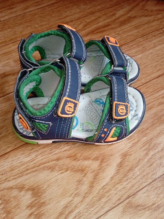Продам сандали на мальчика.
