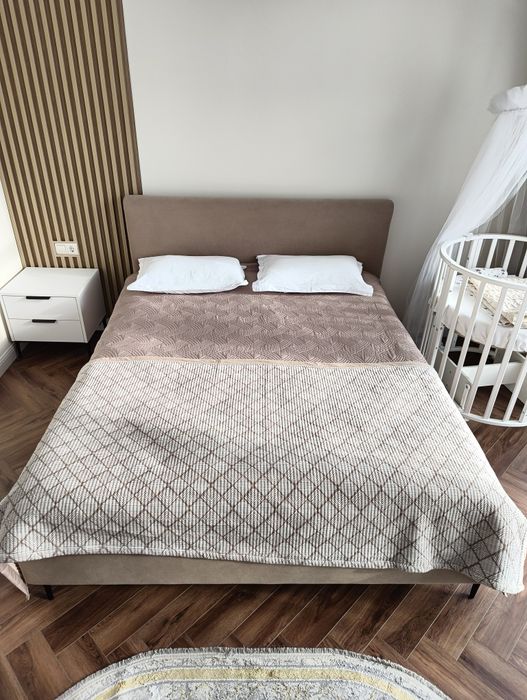 кровать двухспальная