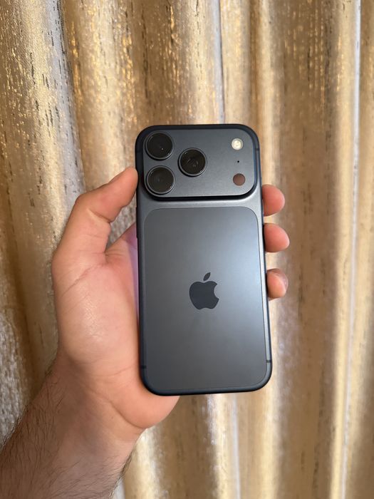 Vand iPhone 17 PRO albastru Deep Blue