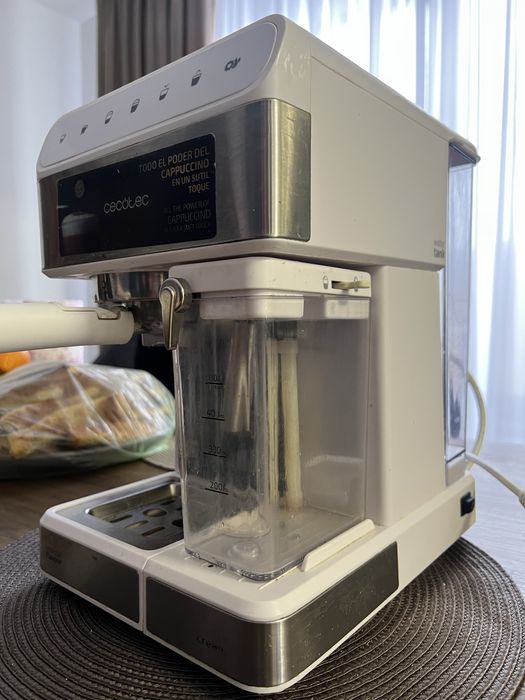 Espressor cecotec touchscreen