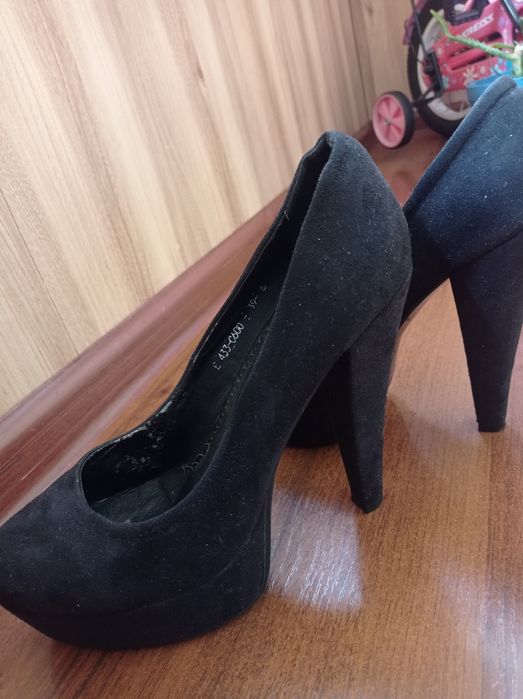 Продам женские туфли
