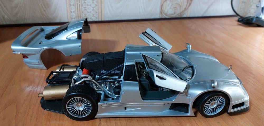 Масштабная модель автомобиля 1-18