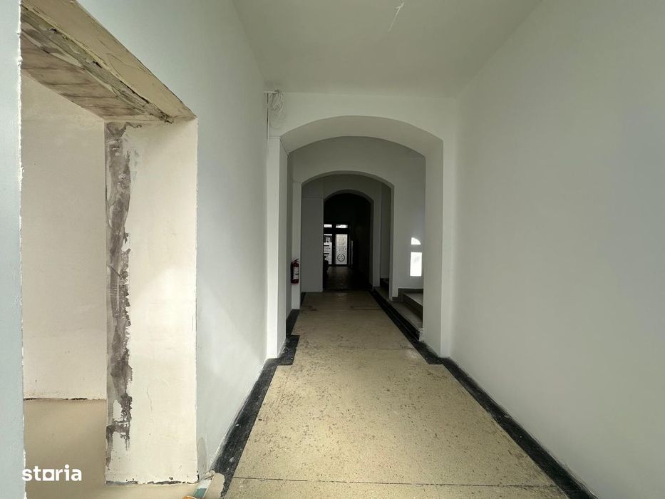 Spatiu parter, sursa apa in el, 13mp, centru, Cuza Voda