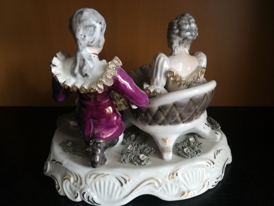 Bibelou de porțelan vechi