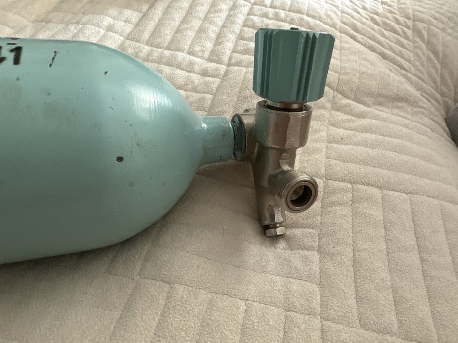 Продам кислородный медицинский баллончик