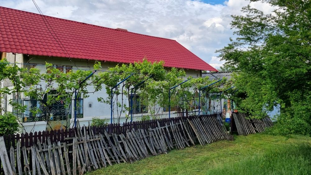 Casă batrânească din cărămidă