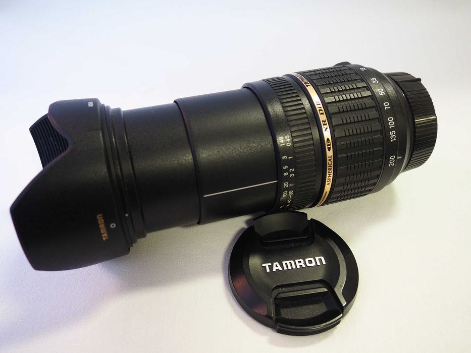 Nikon D7000 + обектив Tamron AF18-200mm на 1190 кадъра