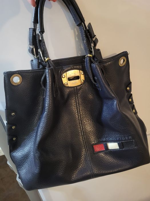 Vand/ schimb Geanta Tommy hilfiger