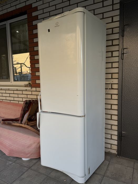 Холодильник бу indesit