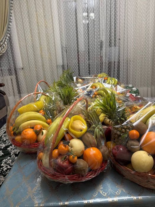 Meva va hil savatlar yangi yil bayrami uchun