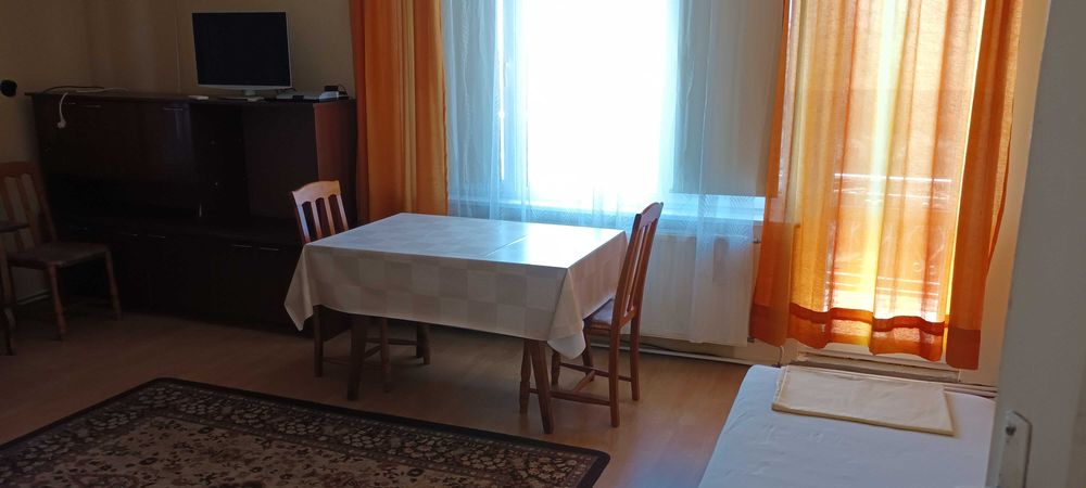 отдавам етаж от къща под наем и отделни стаи