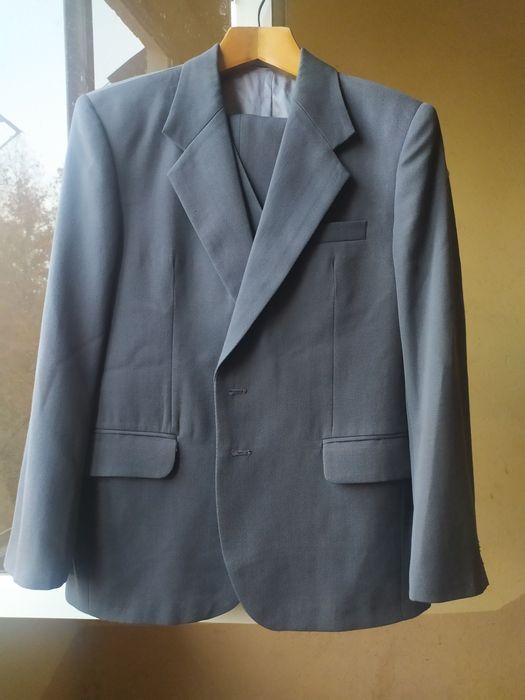 Костюм мужской тройка