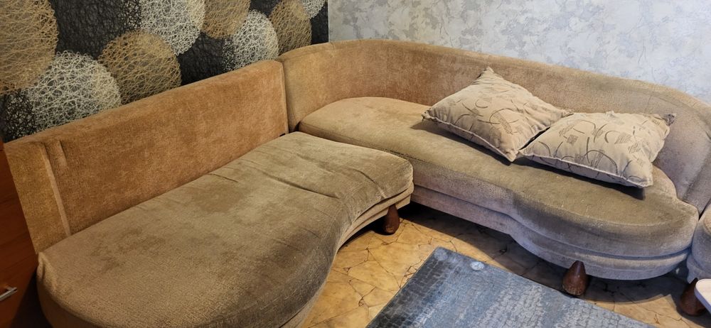 Отдам диван бесплатно.