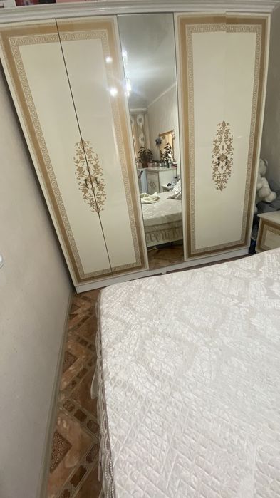 Продам спальный гарнитур