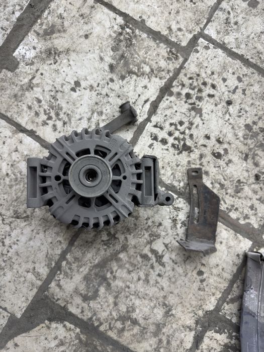 Генератор Mercedes Sprinter 220а.