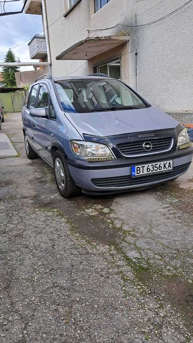 Автомобил Opel Zafira