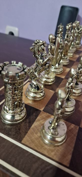 Шах с метални фигурки на Камелот