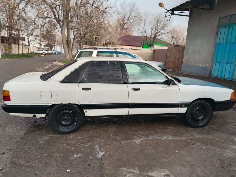 Audi 100. Объем 2.3