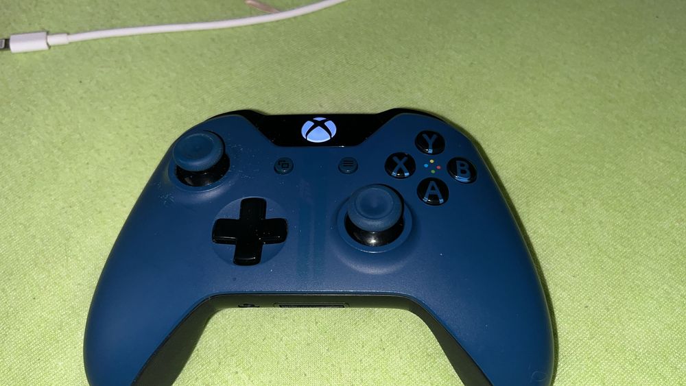 XBOX ONE S stare impecabilă + Forza Horizon 4 joc exclusiv + Monitor Samsung + 2 manete
