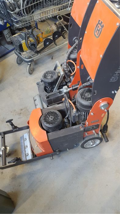 Masina decopertat , scos pardoseli gresie,parchet,linoleum,mocheta