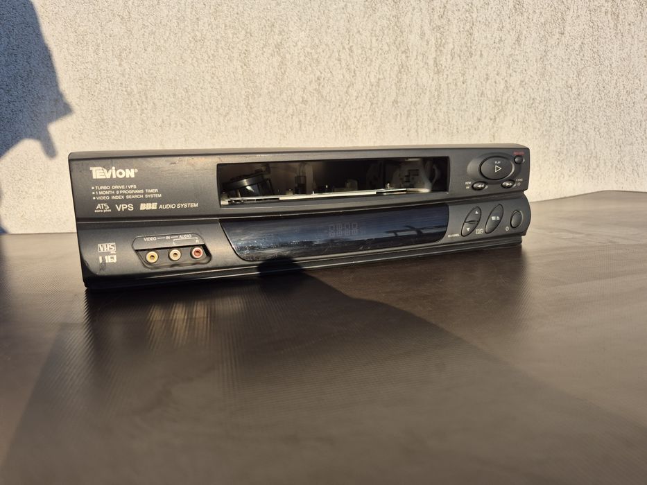 Vând video casette marca Tevion model MD-9096