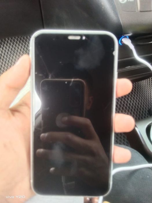 Айфон хр белый..