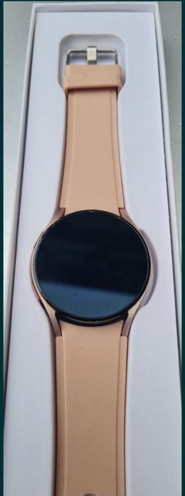 Продавам Samsung Galaxy Watch 4 дамски часовник