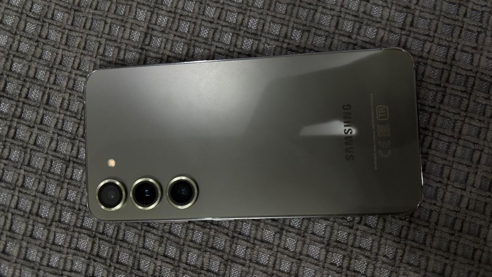 Samsung s23 256/8