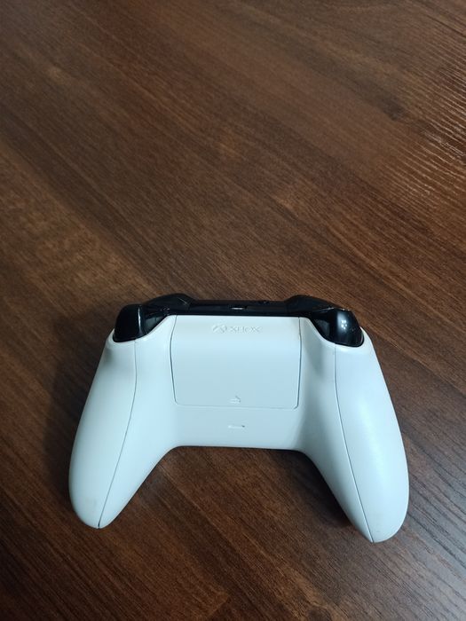 Продам геймпад для Xbox one S