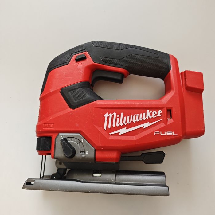 Milwaukee m18 FJS  прободен трион зеге 18 волта