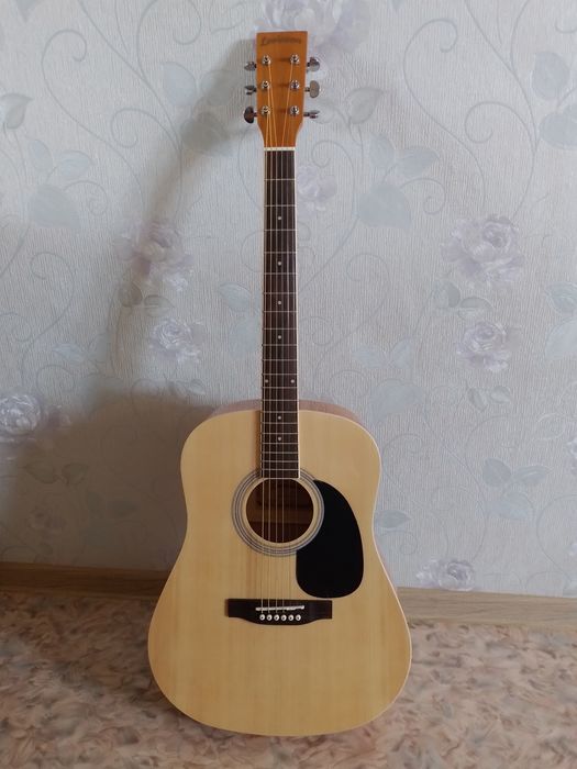 Гитара акустическая.