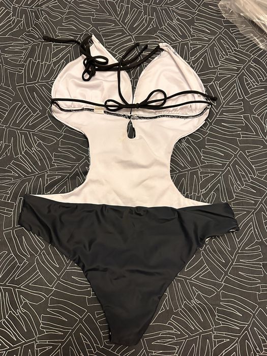 Costum de baie intreg
