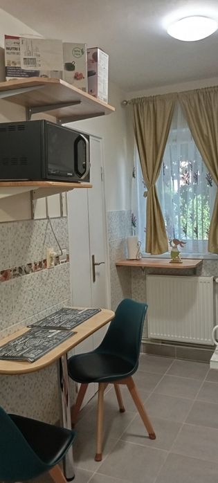 Inchiriez apartament cu o camera ín Grigorescu str. Hateg la parter.