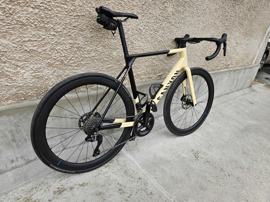 Шосеен велосипед Canyon Ultimate CF 7 Di2