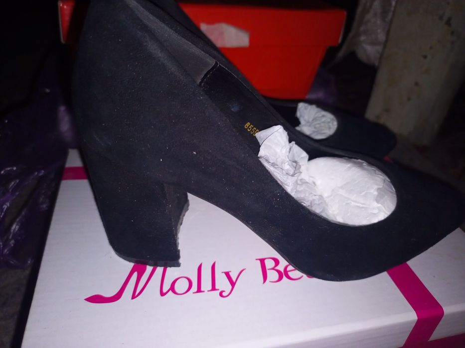 Аяқ уиймлер сатылады тапочка 38 разм қалған лары 35 раз таза жагдаи да