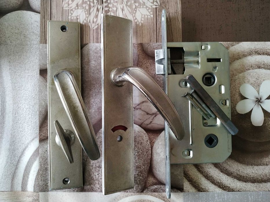 Секретни дръжки и брави, Обикновенни дръжки и брави, wc