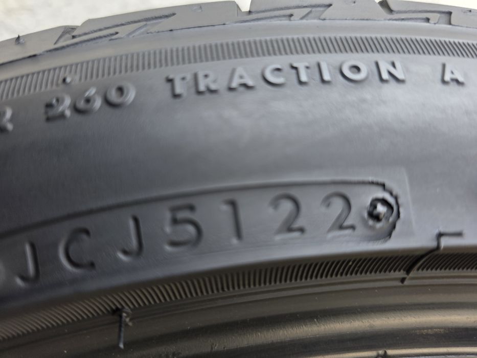 Vând două anvelope de vara Bridgestone turanza  225 45 19 dot 5122