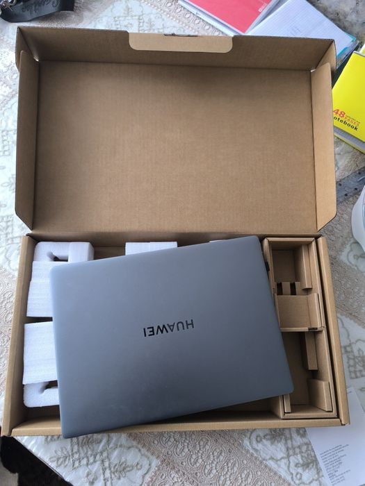 Huawei Matebook i3