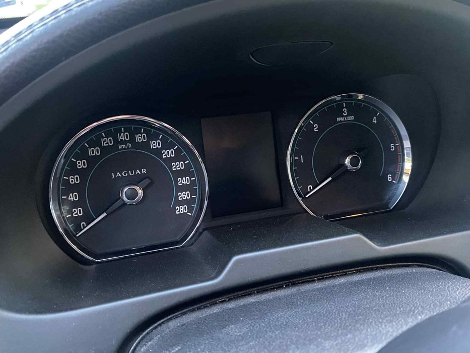 Бартер Перфектен Ягуар, Jaguar XF