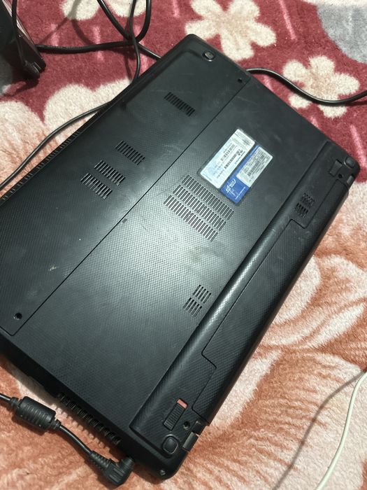 Leptop pentru piese sau si pentru folosință