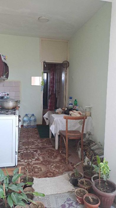 СРОЧНО!! Продаётся 2х комнатная квартира в центре Бекабад  ГОРИТ!!