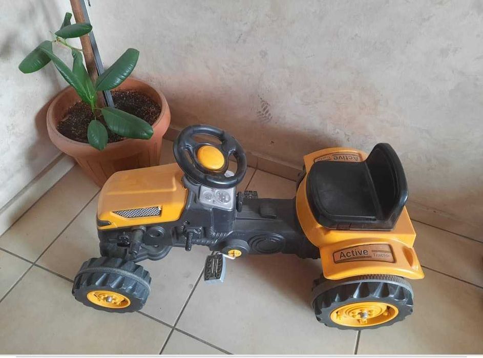 Tractor copii,pedalare manuala.