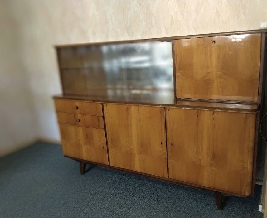 ПОДАРЯВАМ  салонен бюфет