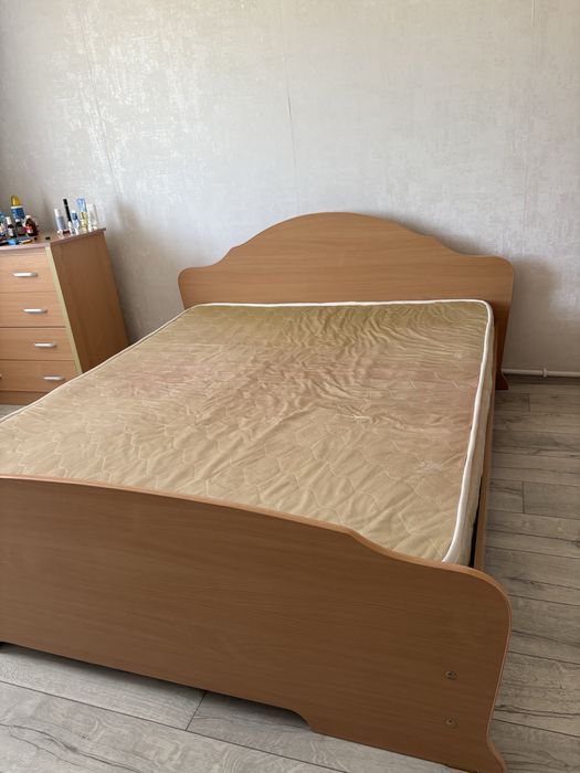 Продам спальный гарнитур