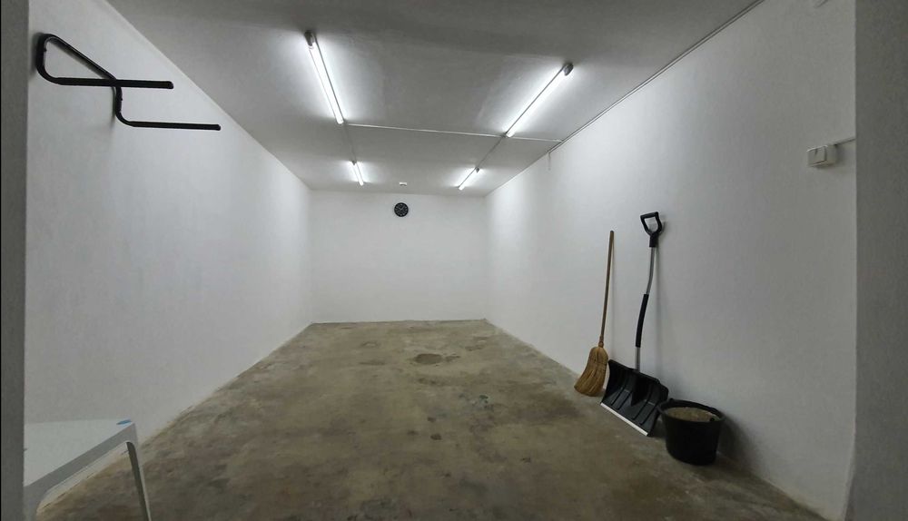 Garaj de închiriat Strada Cetățuia zona Primaria Brașov (3-5 min)