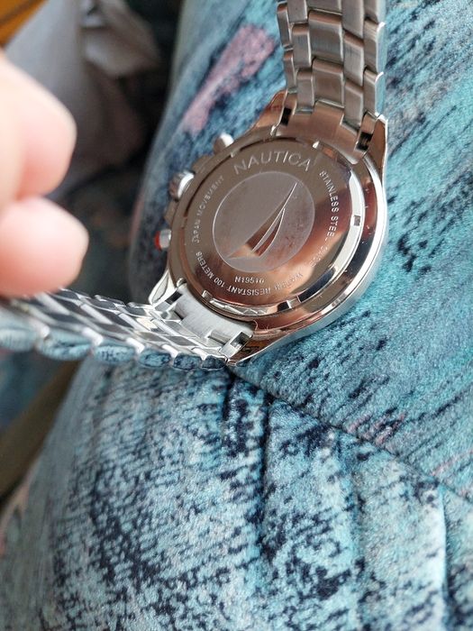 Продавам Мъжки Часовник  NAUTICA.