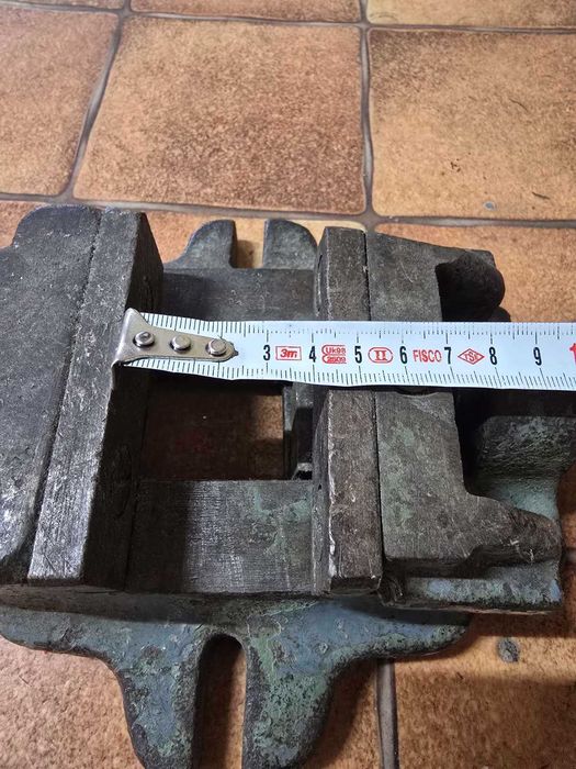 Старо шлосерско менгеме – масивно, чугунено