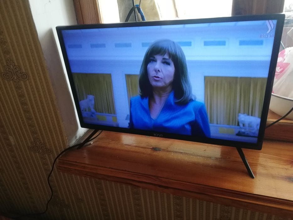 Продам  телевизор.82см