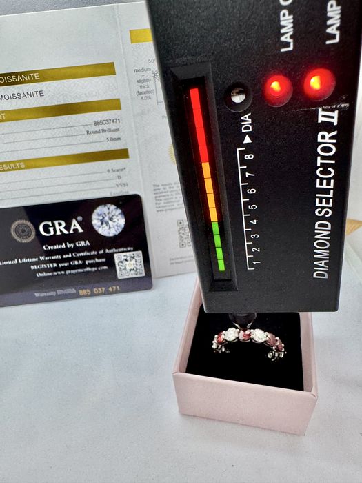 Сребърен пръстен с мойсанит (Диамант) 7.5 карата